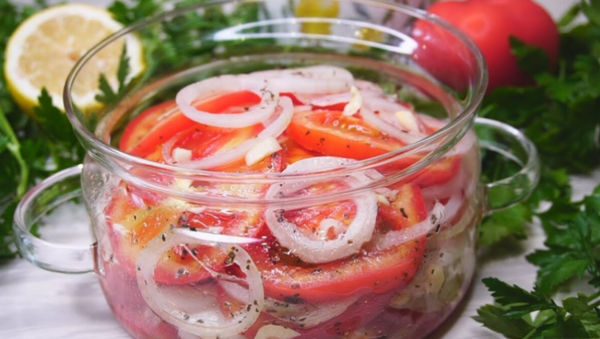 Обыкновенные помидоры, но вкус... Этот простой рецепт не покидает нашу семью уже более 10 лет: "Ходовая" закуска