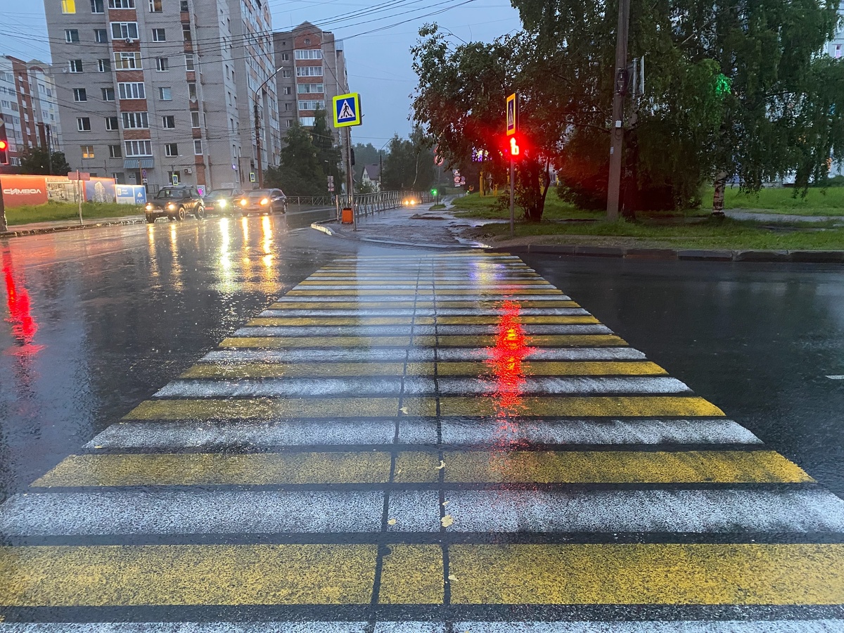    Шага на "зебру" мало: когда водитель обязан уступить дорогу пешеходу - разъяснил Верховный суд