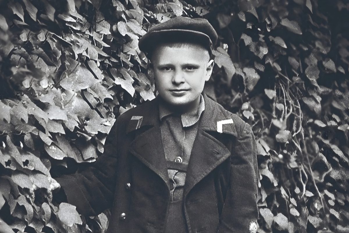 Олег Басилашвили в детстве. Фото: ru.wikipedia.org