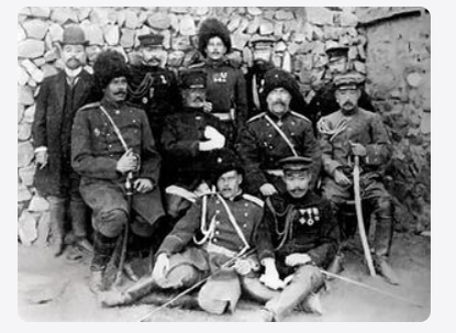 После сдачи Порт-Артура (в центре)