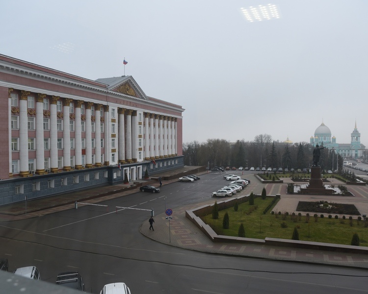     Назначения на различные должности в Правительстве Курской области получил 21 человек