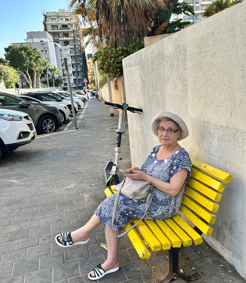 Мы решили, что мама тоже будет жить с нами, чтобы вместе проводить время.