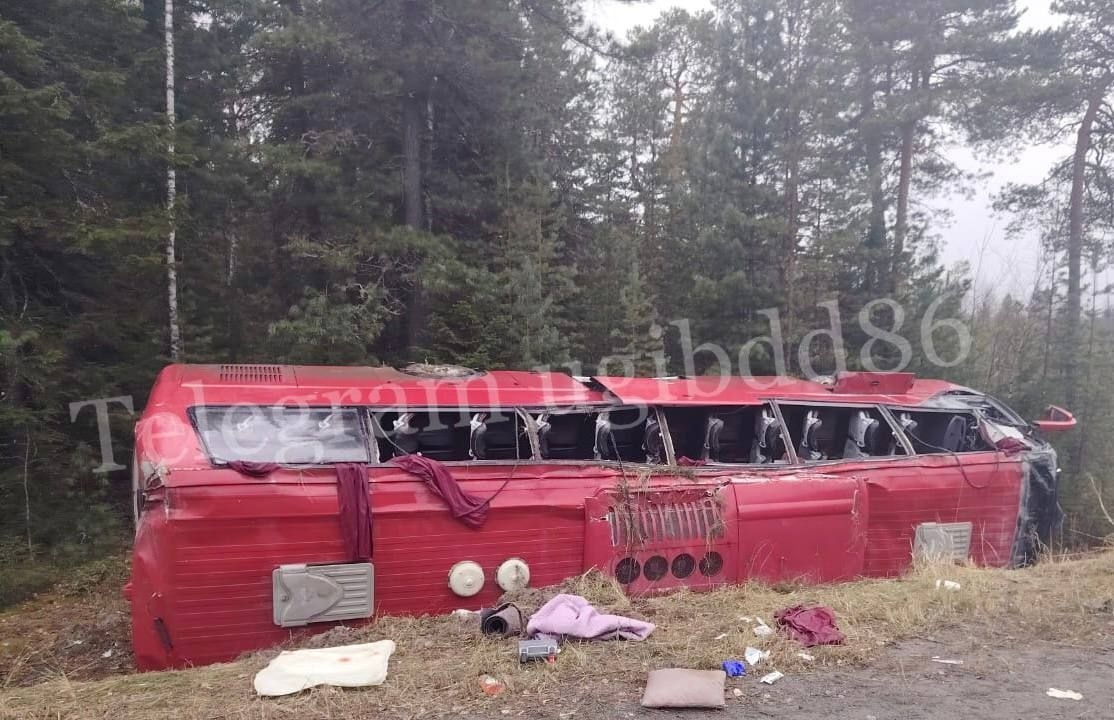    На трассе в Югре в аварию попал пассажирский автобус, погибли два человека