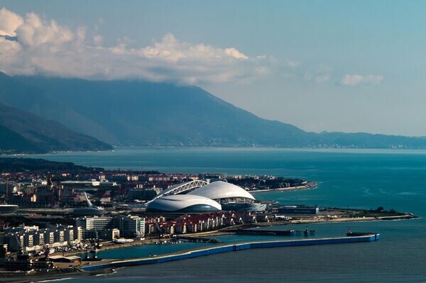 Олимпийский парк в Имеретинской низменности Адлерского района города Сочи.
© РИА Новости / Владимир Сергеев / Перейти в медиабанк