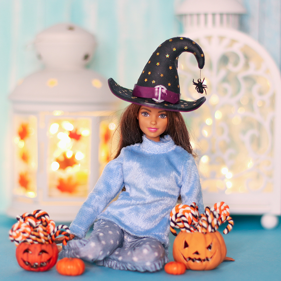 Шляпа ведьмы со звездочками и паучком