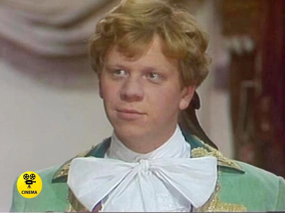 В спектакле «Недоросль» (1987).