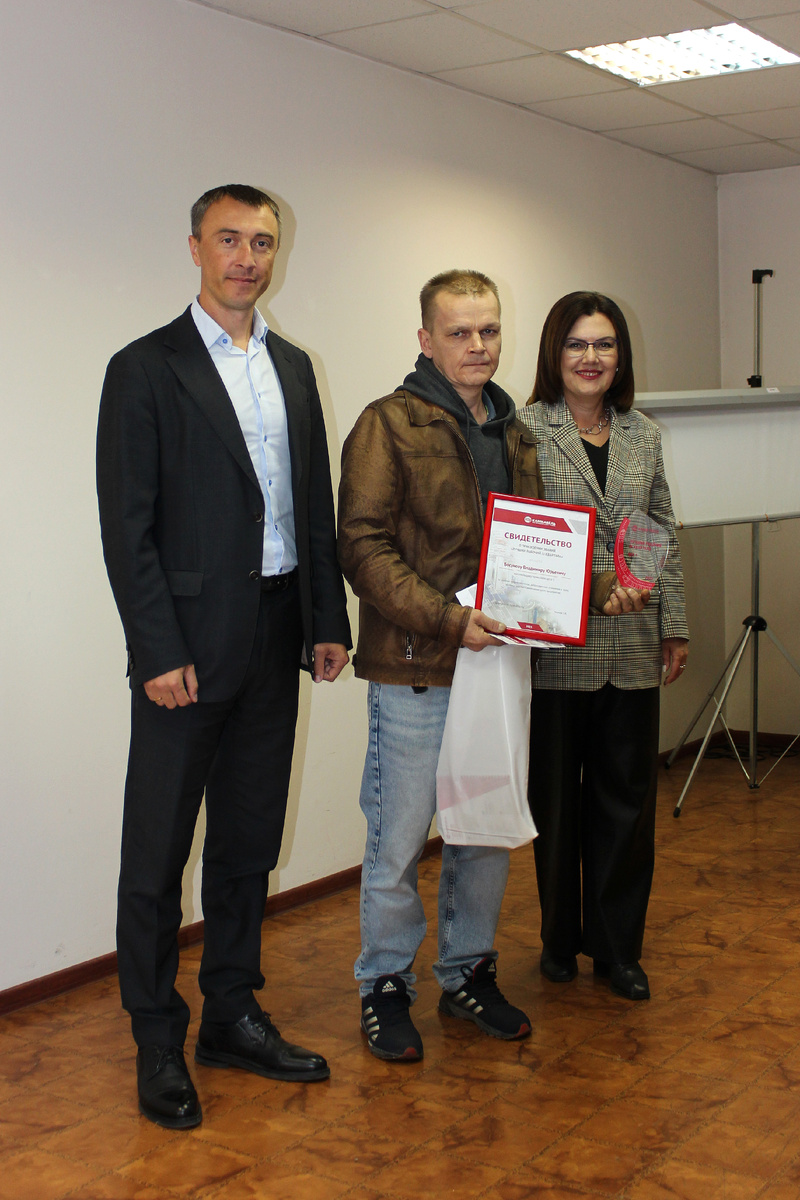 Лучших рабочих поздравили директор по производству С. И. Чернов и директор по персоналу Е. В. Мизева