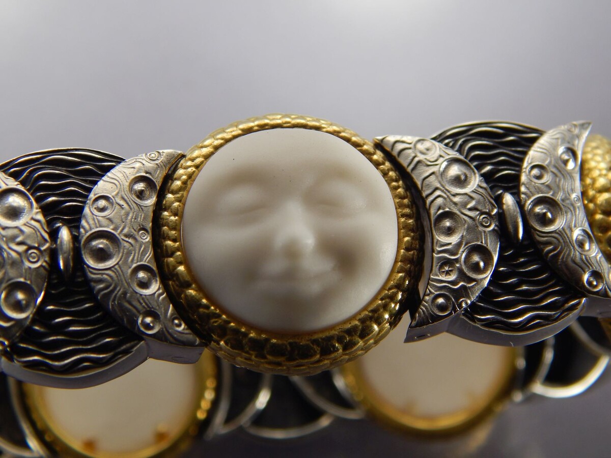 Выражение лица скажет все само за себя)