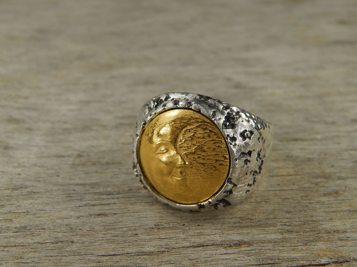 Счастливый сон луны.