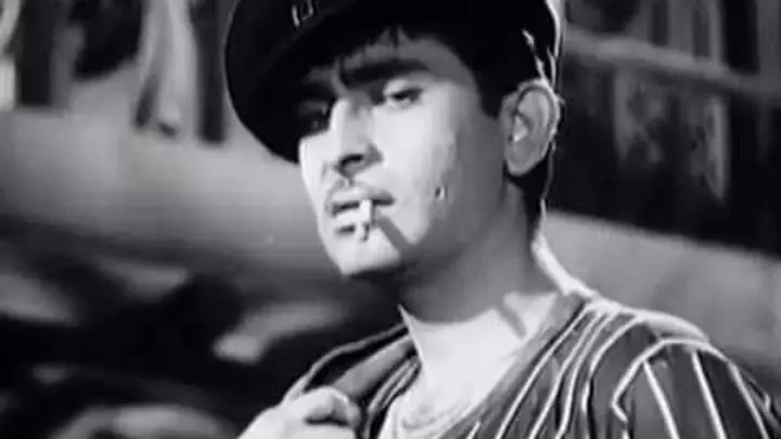 Радж Капур в главной роли — Раджа Рагуната — в индийском фильме-драме «Бродяга» (Awaara, 1951)