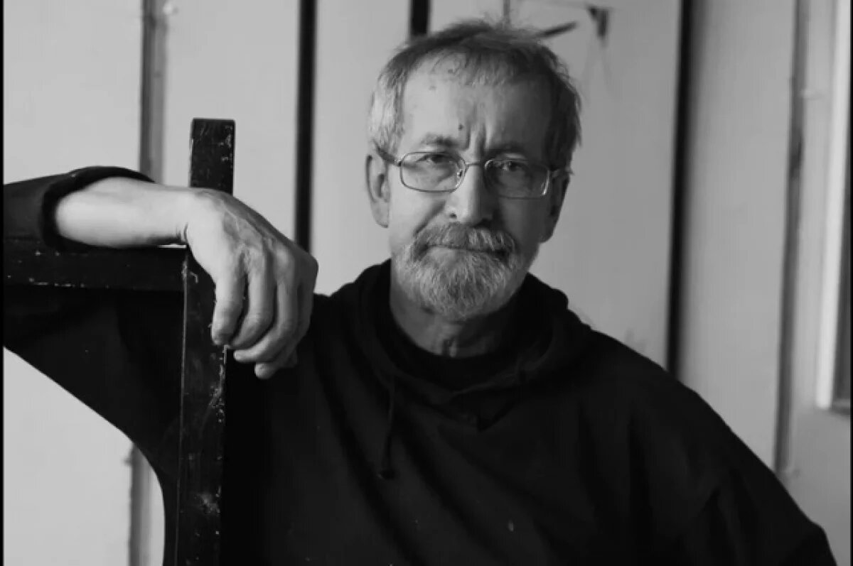    Простятся с ярославским народном художником России