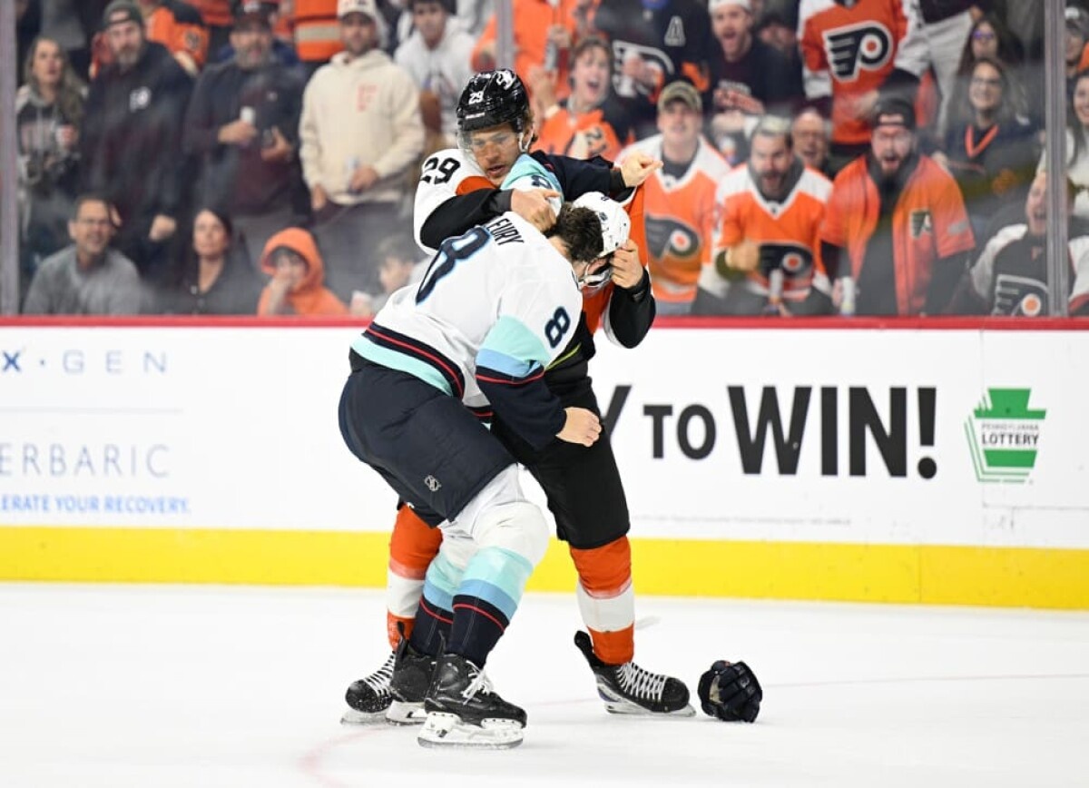     The Hockey News о первом бое Гребенкина за «Филадельфию»: трибуны ответили ему громкими овациями