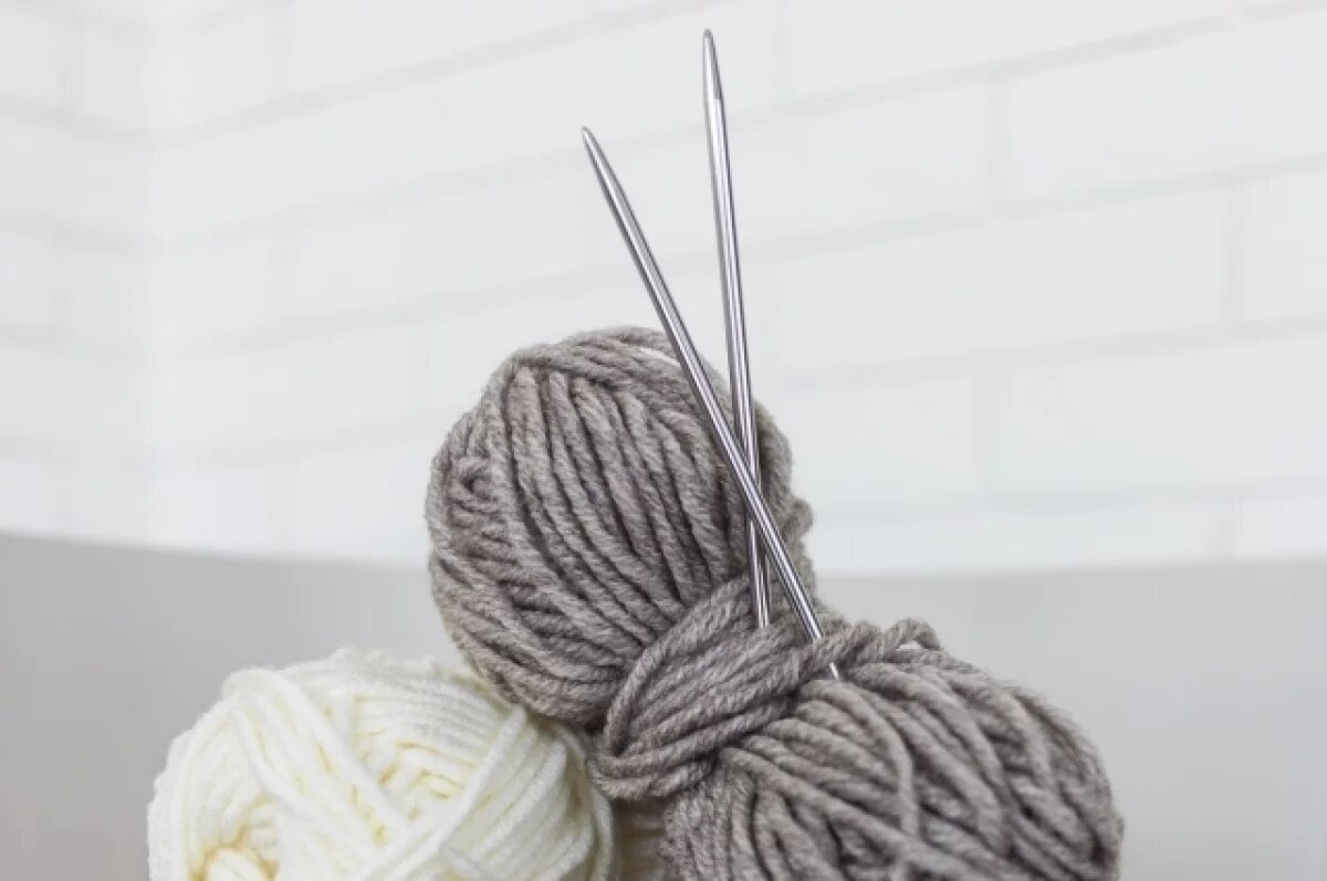    Психолог Самбурский объяснил, почему зумеры увлеклись вязанием и вышивкой