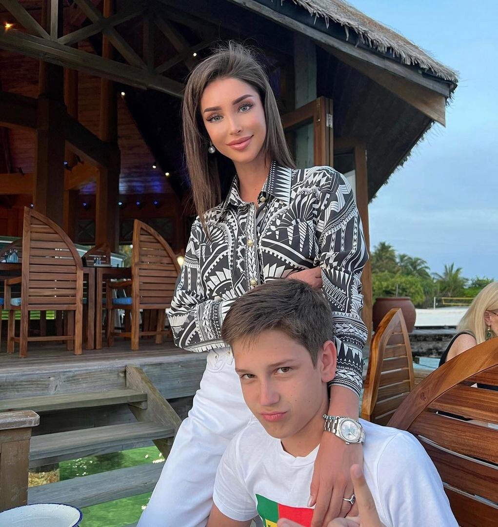 Юлия с сыном, супруги постарались сделать все, чтобы развод не травмировал сына