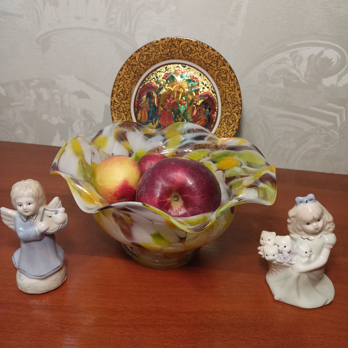 Ваза была другая. Эту сфотографировала для примера.