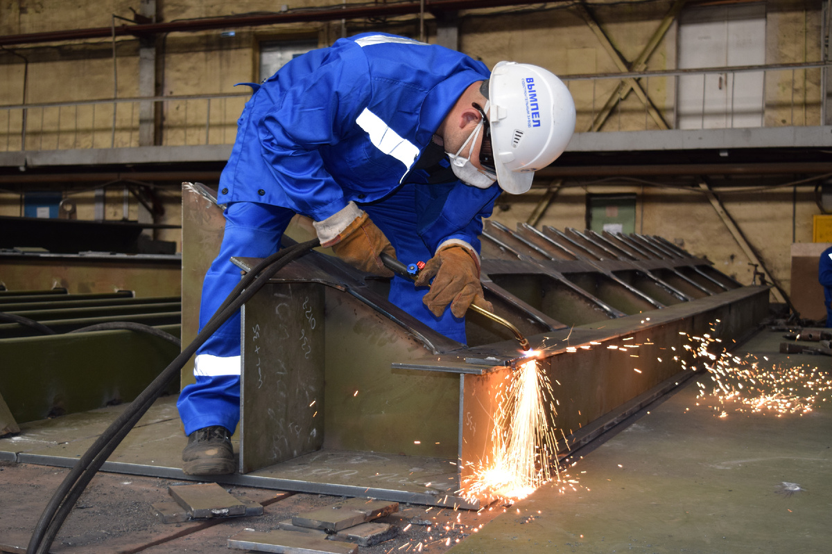 Василий Кухтин за работой