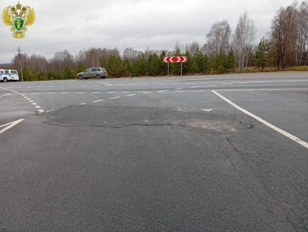    Служебный автобус перевернулся в кювет в Марий Эл