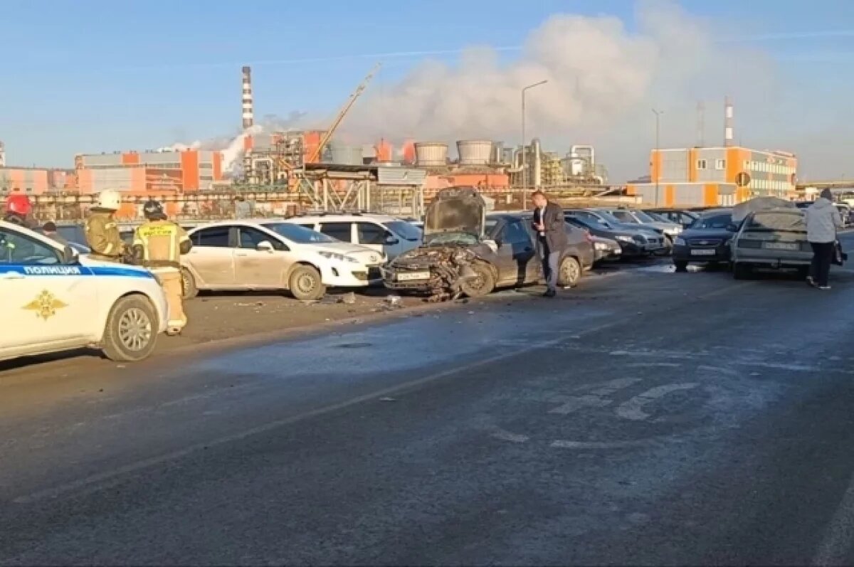    Два человека пострадали в массовой аварии в Ревде