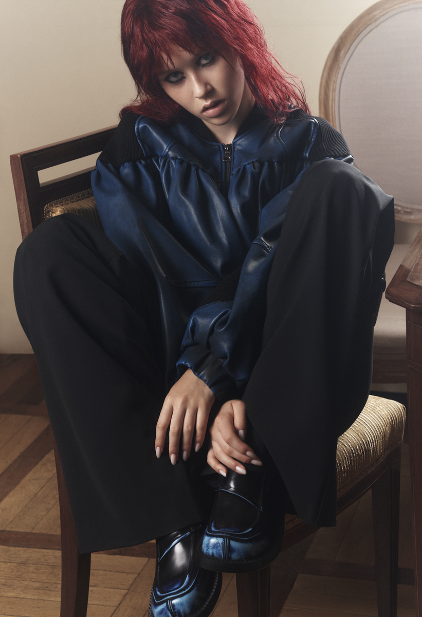     Бомбер, Andersson Bell; брюки, Coperni; лоферы, Ader Error