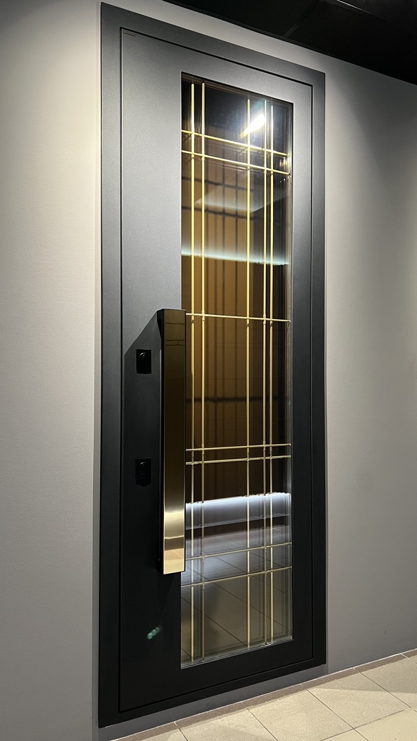 Входная дверь для частного дома Гардиан Thermo 100 высотой 2,63 метра с остеклением максимальной площади в полотне.