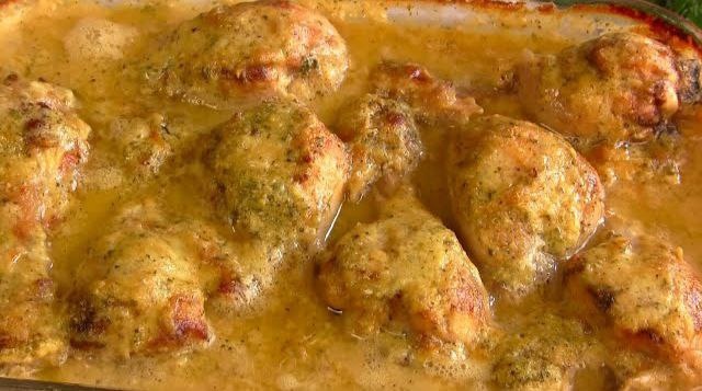 Вкусная курица с луком в молоке: рецепт для простого ужина или праздничного стола