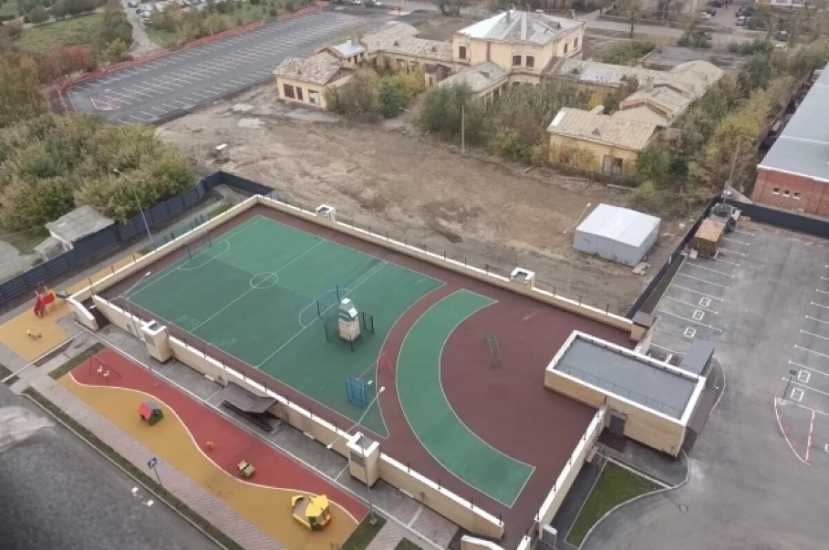    В омском микрорайоне сдали 14-этажный жилой дом с футбольным полем на крыше