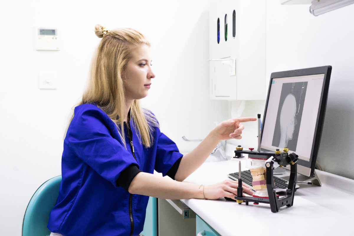 Фотография взята с сайта стоматологии Дмитрович Фэмили https://www.dmitrovich.ru/