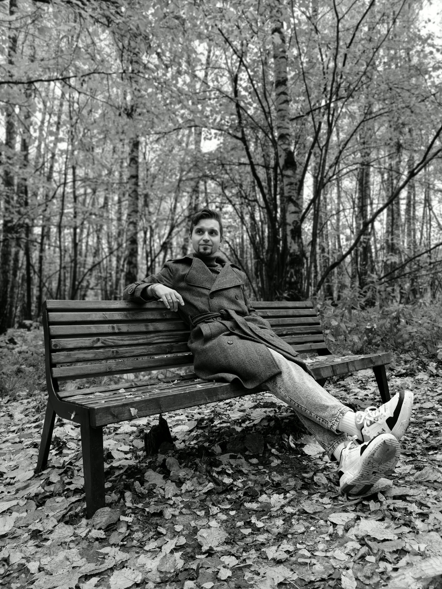    Основная камера без приближения, портретный режим, эффект ч/б