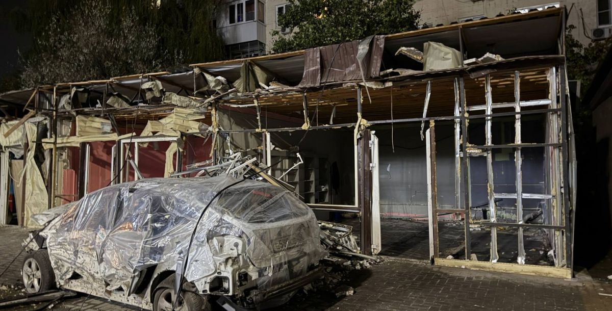 Повреждены также семь торговых павильонов, медцентр и 41 автомобиль