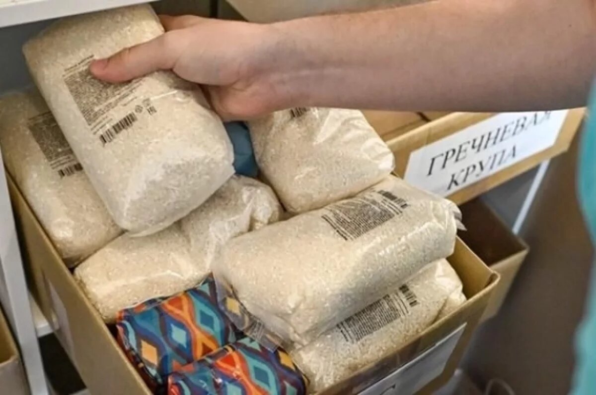    Столичные магазины и кафе регулярно отправляют гумпомощь бойцам СВО