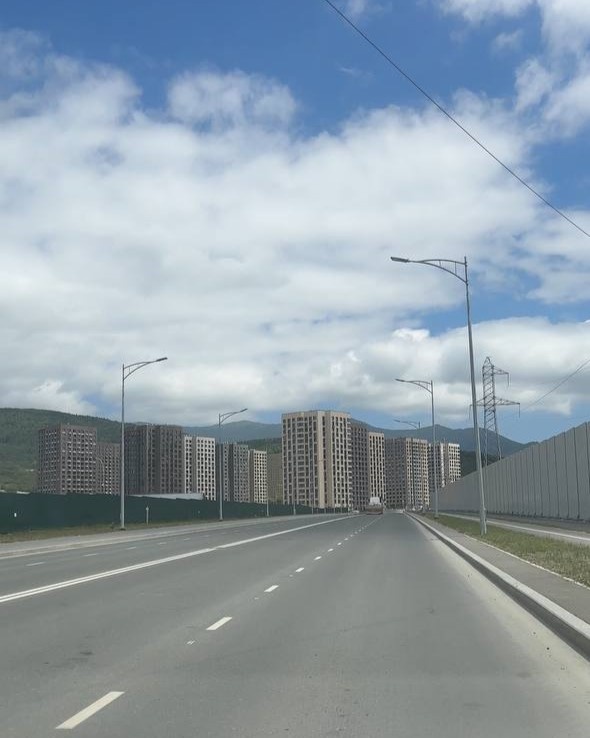 Достаточно вариантов было в новостройках, но нам было удобнее в центре