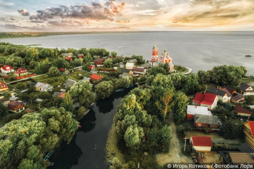 Вид на реку Трубеж и Церковь Сорока мучеников  