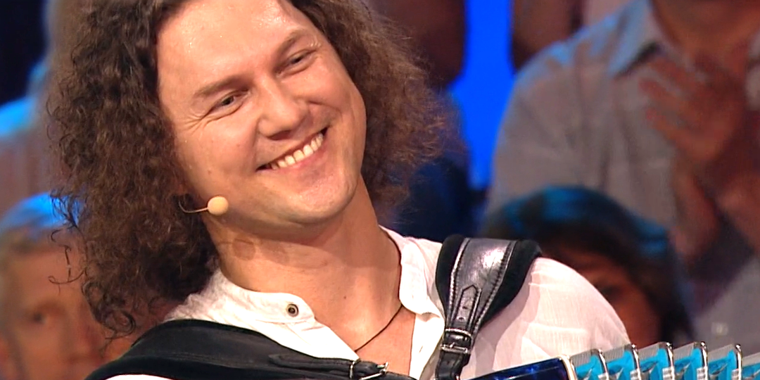 Однолюб и многодетный отец. Как выглядит единственная супруга Александра Бардина из группы "Садко", с которой он прожил более 20 лет?