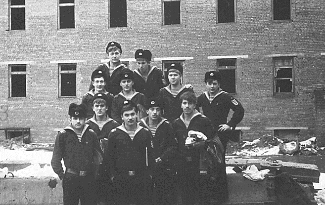 снизу вверх: Дубков, Мирошниченко, Занегин, Душко, Кралько, Зайцев, Ромашко, Тихов, Морозов, Егоров, Василега.