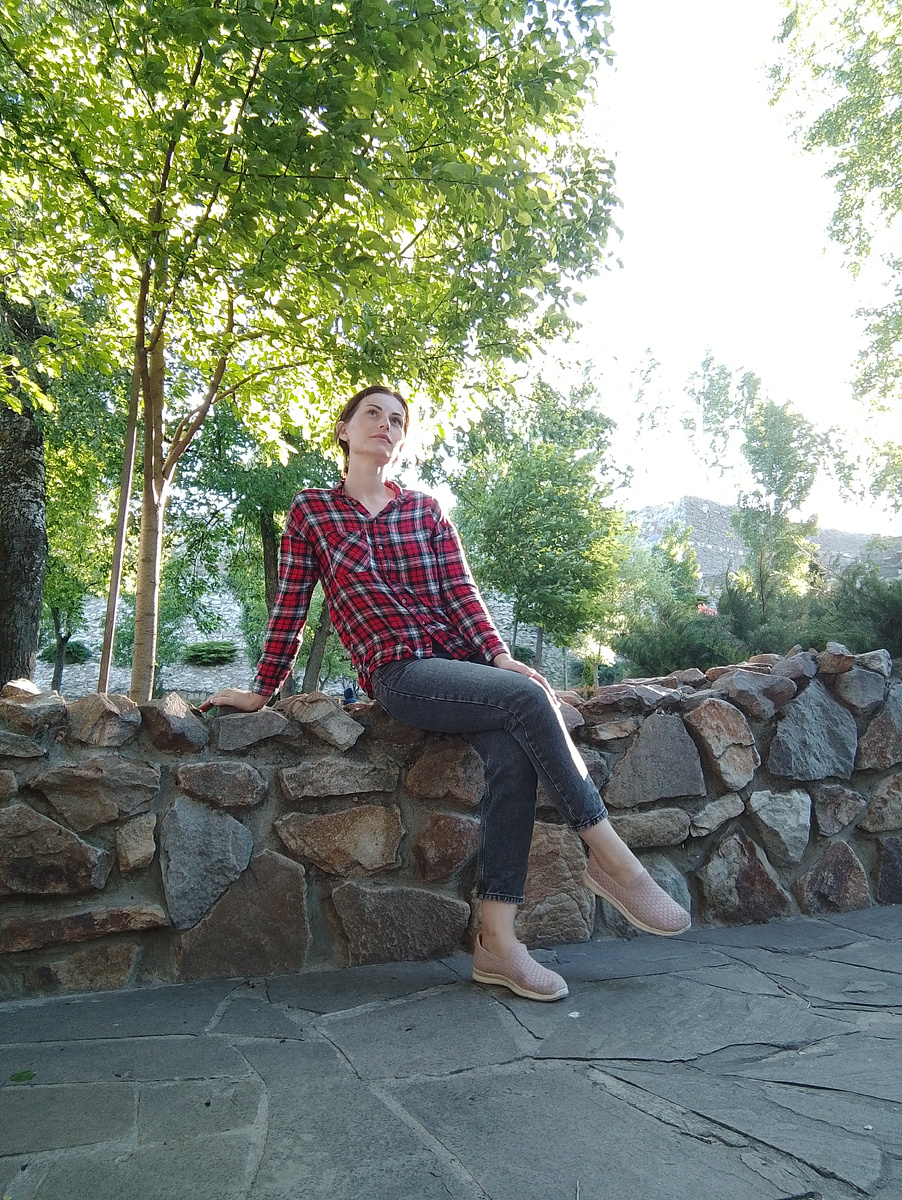 Примерно так,одиноко и потерянно,я себя чувствовала в начале пути самозанятости... Фото,кстати из парка Лога,Ростовской обл. Изумительное место!