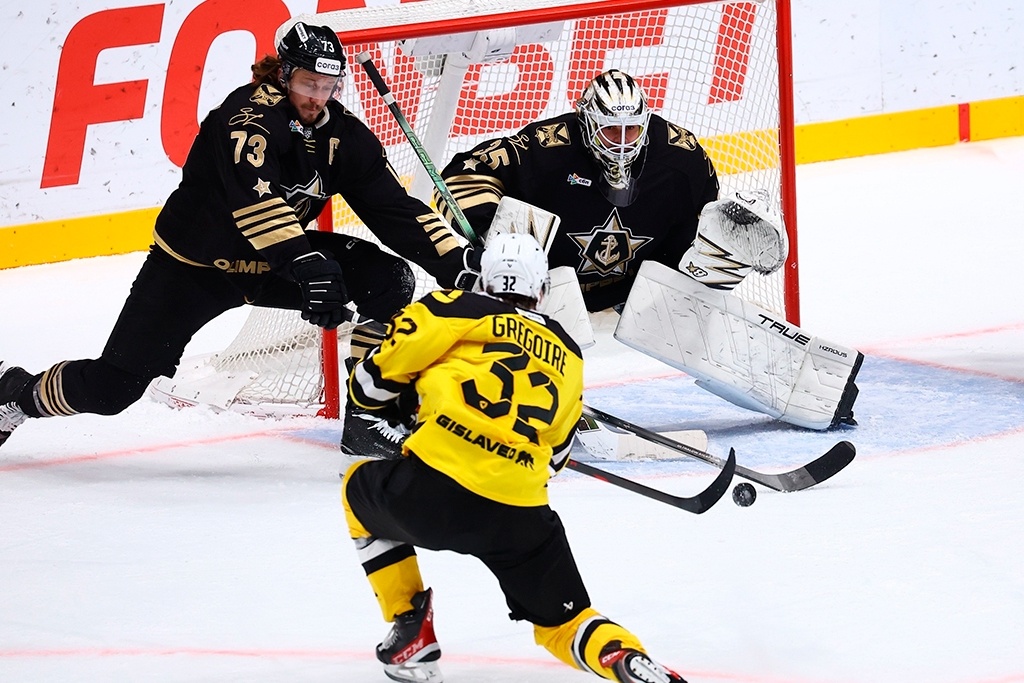    Череповецкая команда в этом сезоне провела 17 матчей, 11 из них выиграла и набрала 22 очка