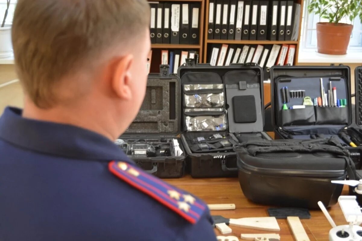    Криминалист Мамурков показал инструменты следователей