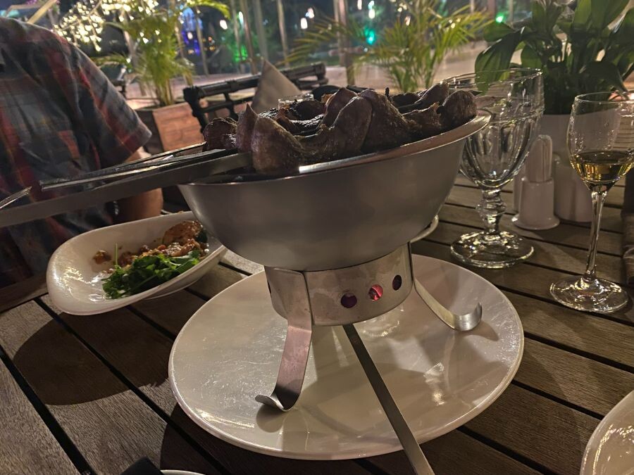 вот так выглядит гриль, любим мы тут с мужем поужинать после прогулки вогруг озера 