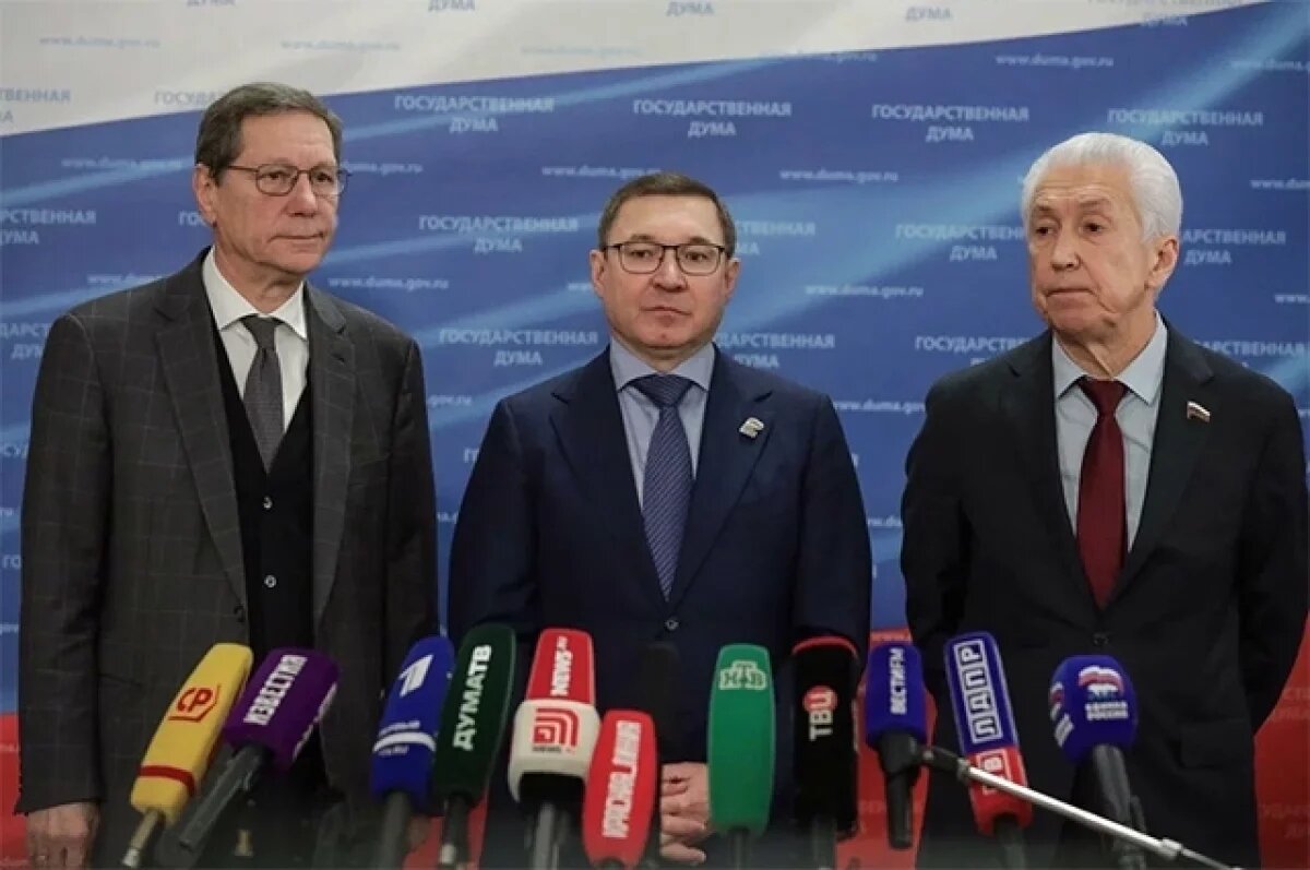    На три года.