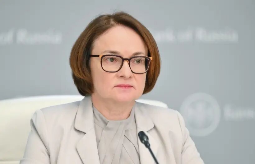  Председатель ЦБ Эльвира Набиуллина заявила о возможности ограничить количество банковских карт на одного человека для борьбы с дропперством   © РИА Новости. Григорий Сысоев