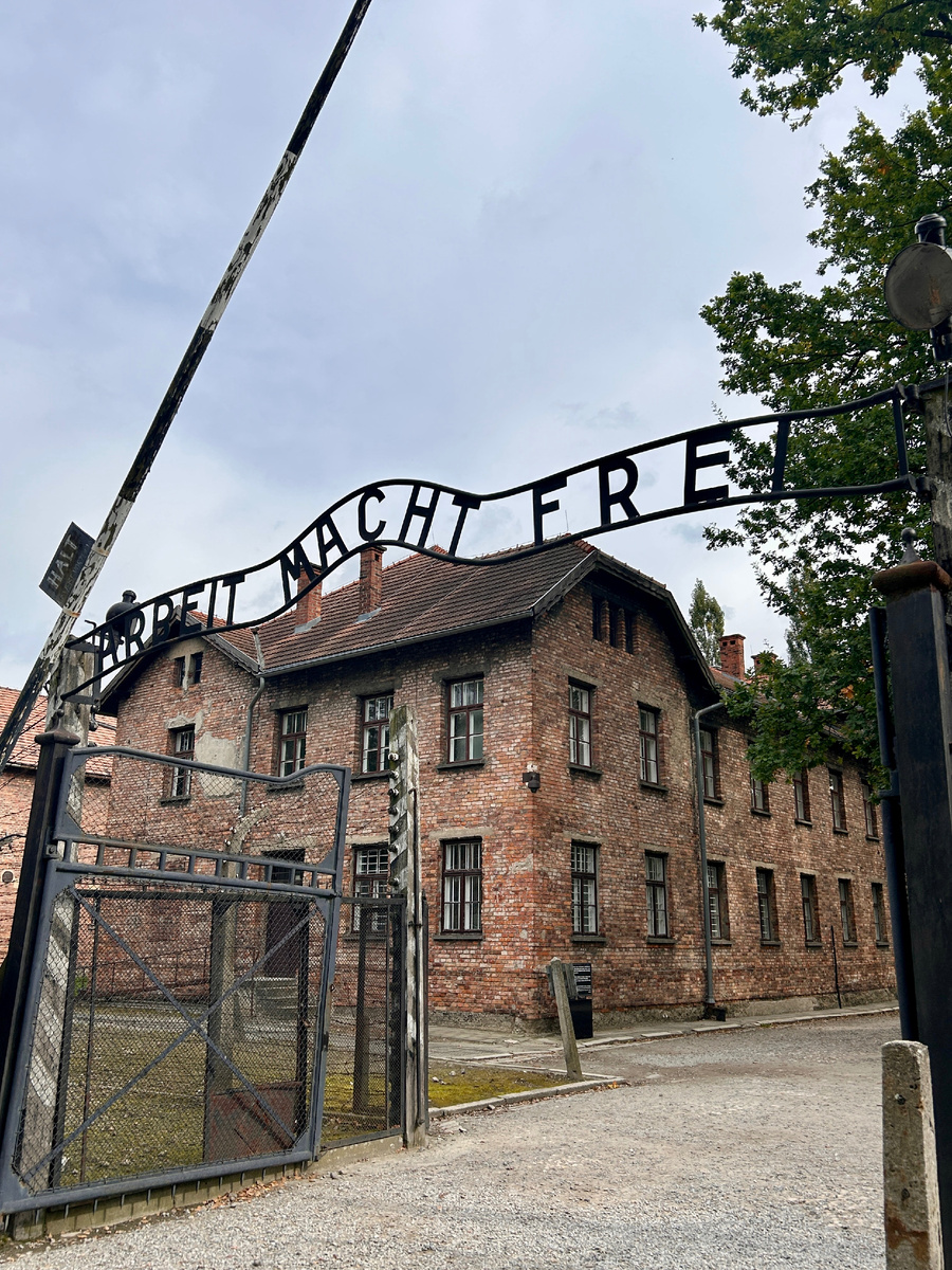 Освобождает ли труд? 