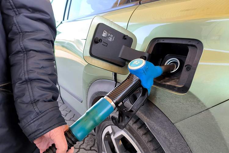    Накануне стоимость АИ-92 на Петербургской бирже побила рекорд в 16-й раз за год. Исторические максимумы обновляются пятый день подряд.   
Фото: © Maksim Konstantinov / Global Look Press / www.globallookpress.com