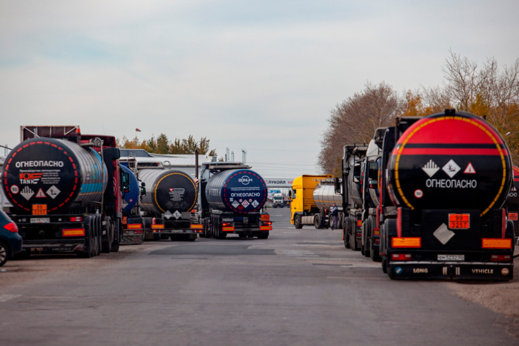    Стабилизировать топливный рынок власти пытаются с начала осени.   
Фото: «БИЗНЕС Online»