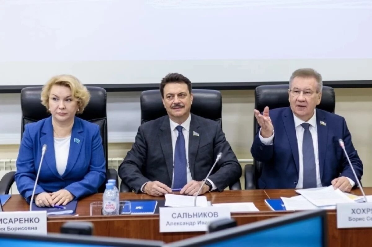    Участники совета решали, как сделать, чтобы молодёжь чувствовала личную ответственность за продолжение дел предков.