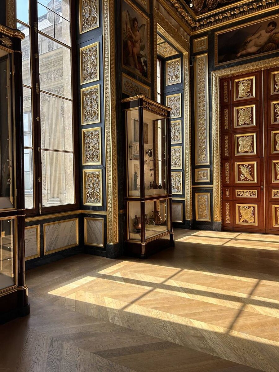 Лувр, Франция