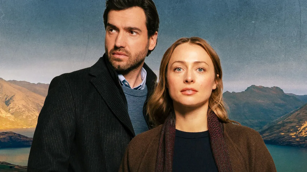 Постер к сериалу "Прекрасное место, чтобы умереть". Саймон и Анаис - напарники, романтик у них с другими. 😁