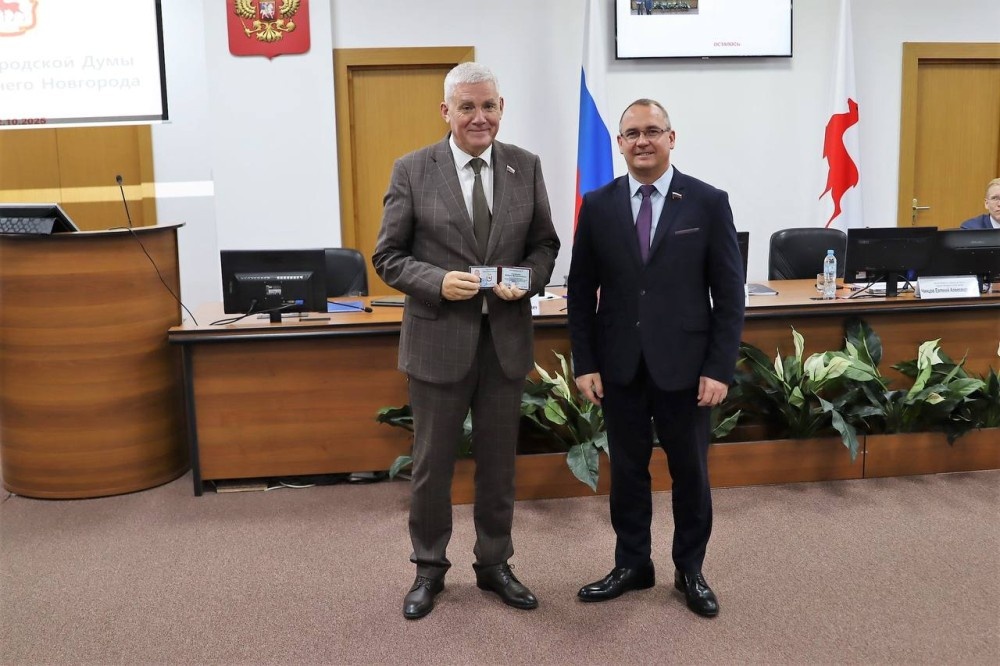    Депутатам Думы Нижнего Новгорода I-го созыва вручили удостоверения