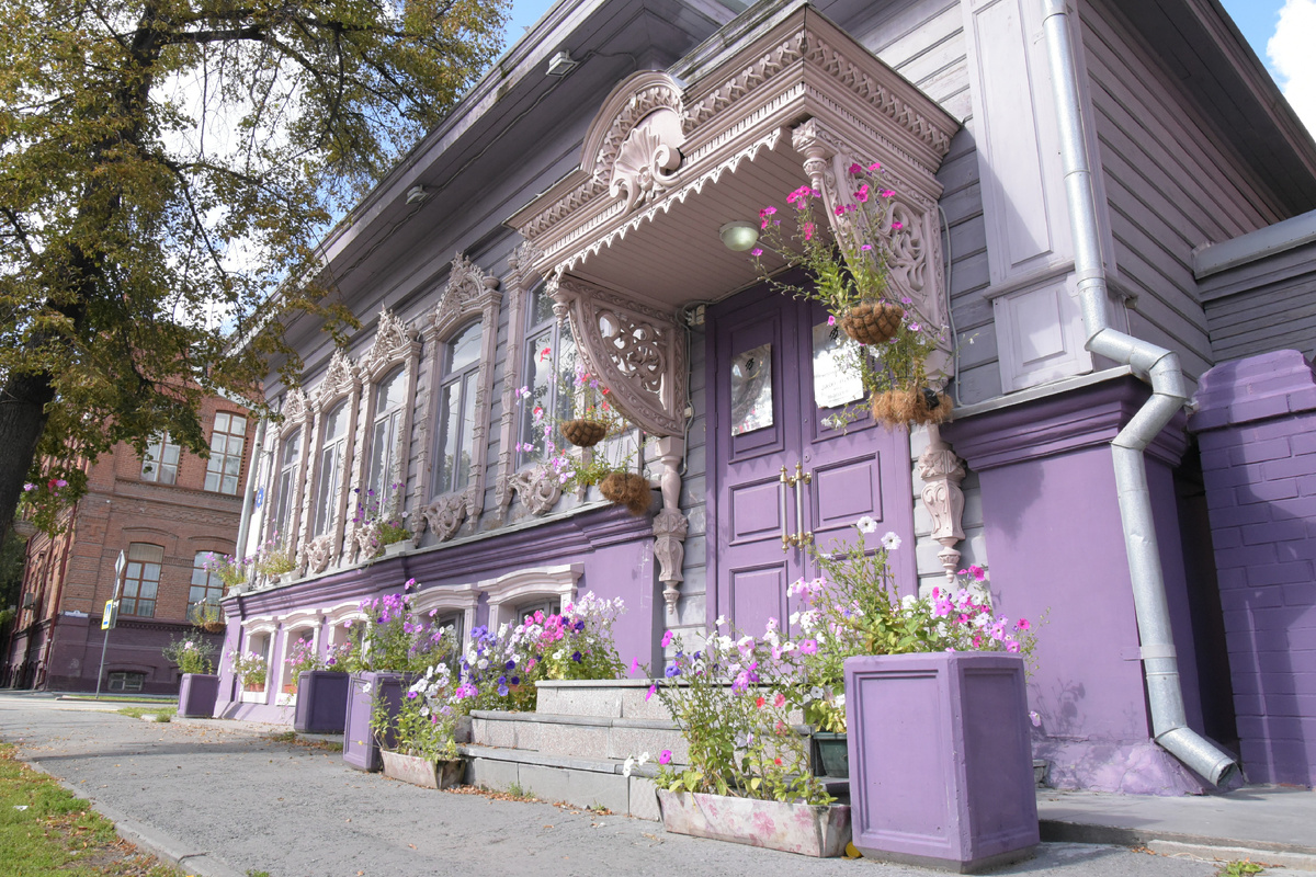 Деревянное зодчество, дом кожевенника Сергея Чиралова. Ныне ресторация «Тургенев»