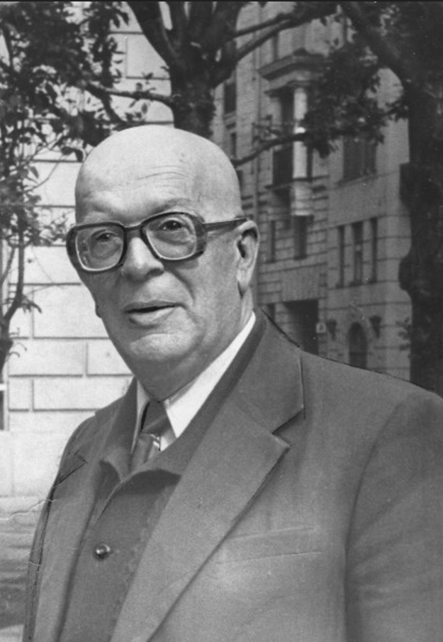 Всеволод Азаров. Фото pozdravnet.ru