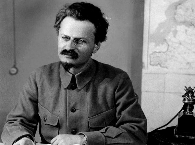 Лев Давидович Троцкий (Бронштейн). Фото runivers.ru